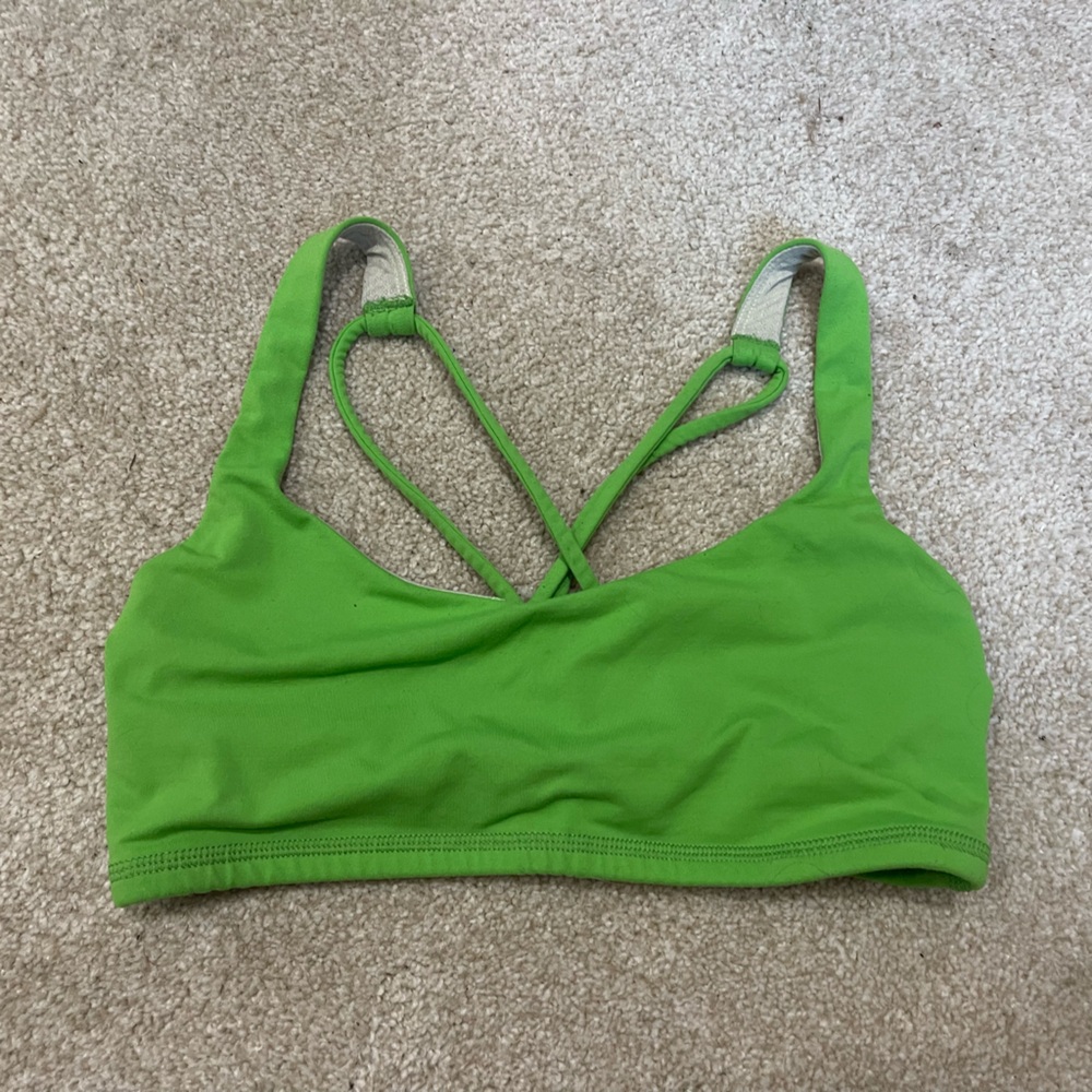 Lululemon sports bra size 6